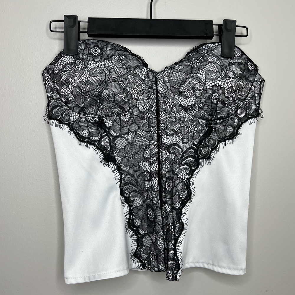 Charlotte Russe strapless lace corset. Size small. Stretch material. Like new!